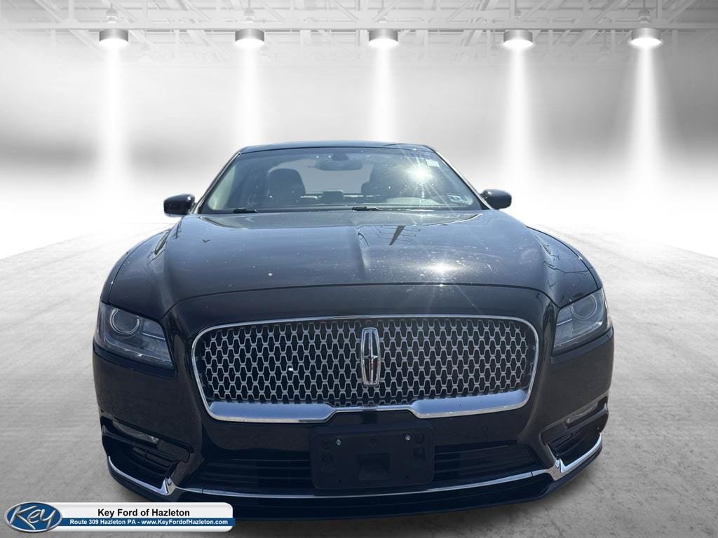 Used 2018 Lincoln Continental Premiere AWD/4WD image 3
