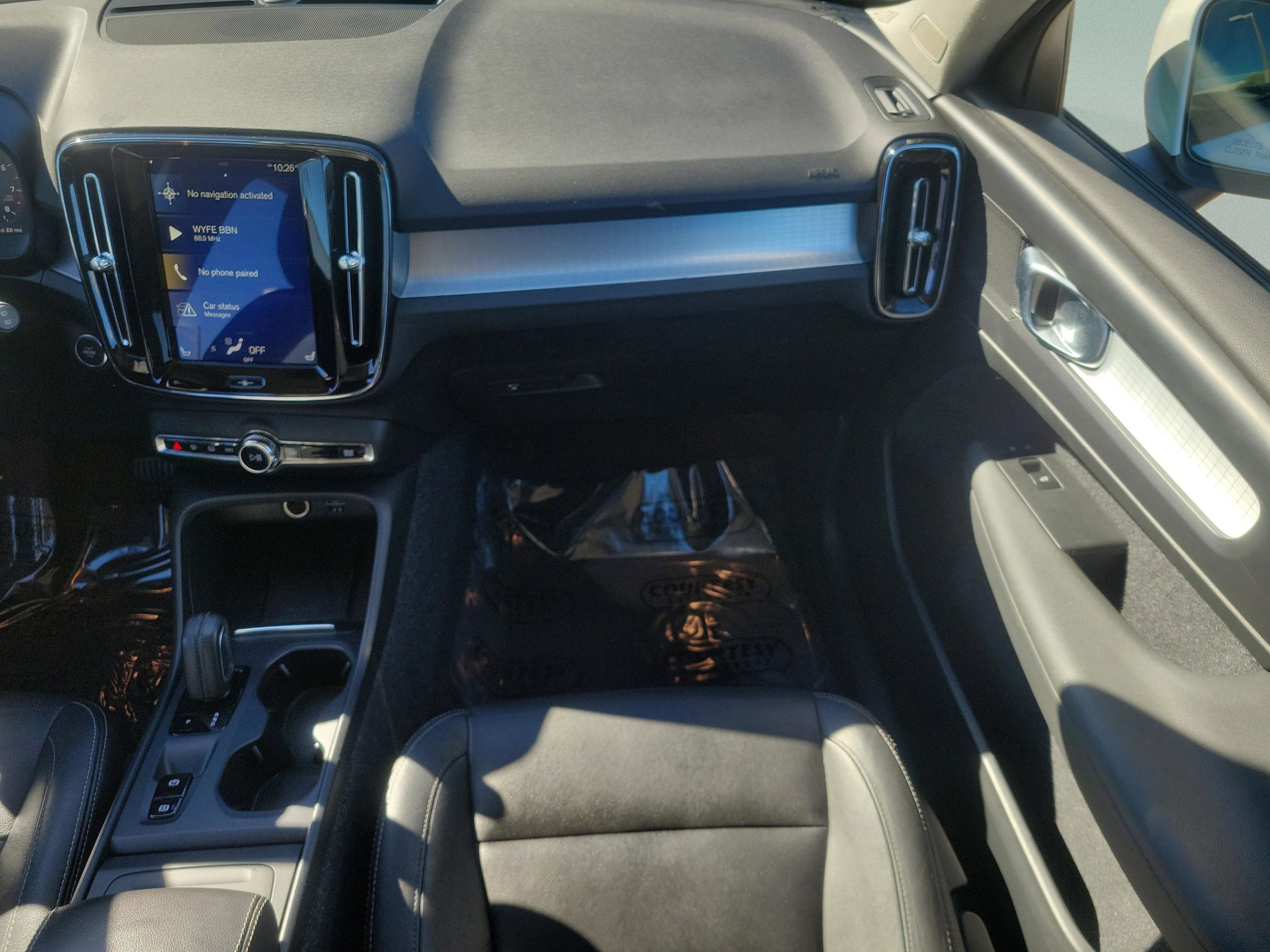 Used 2020 Volvo XC40 T5 Momentum w/ Protection Package Premier image 10