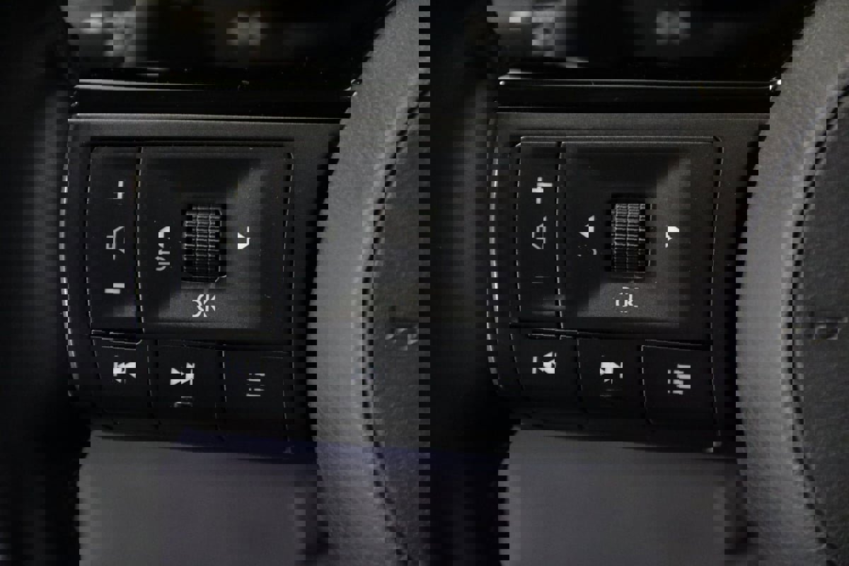 Used 2022 Nissan Pathfinder Platinum w/ Cargo Package image 15