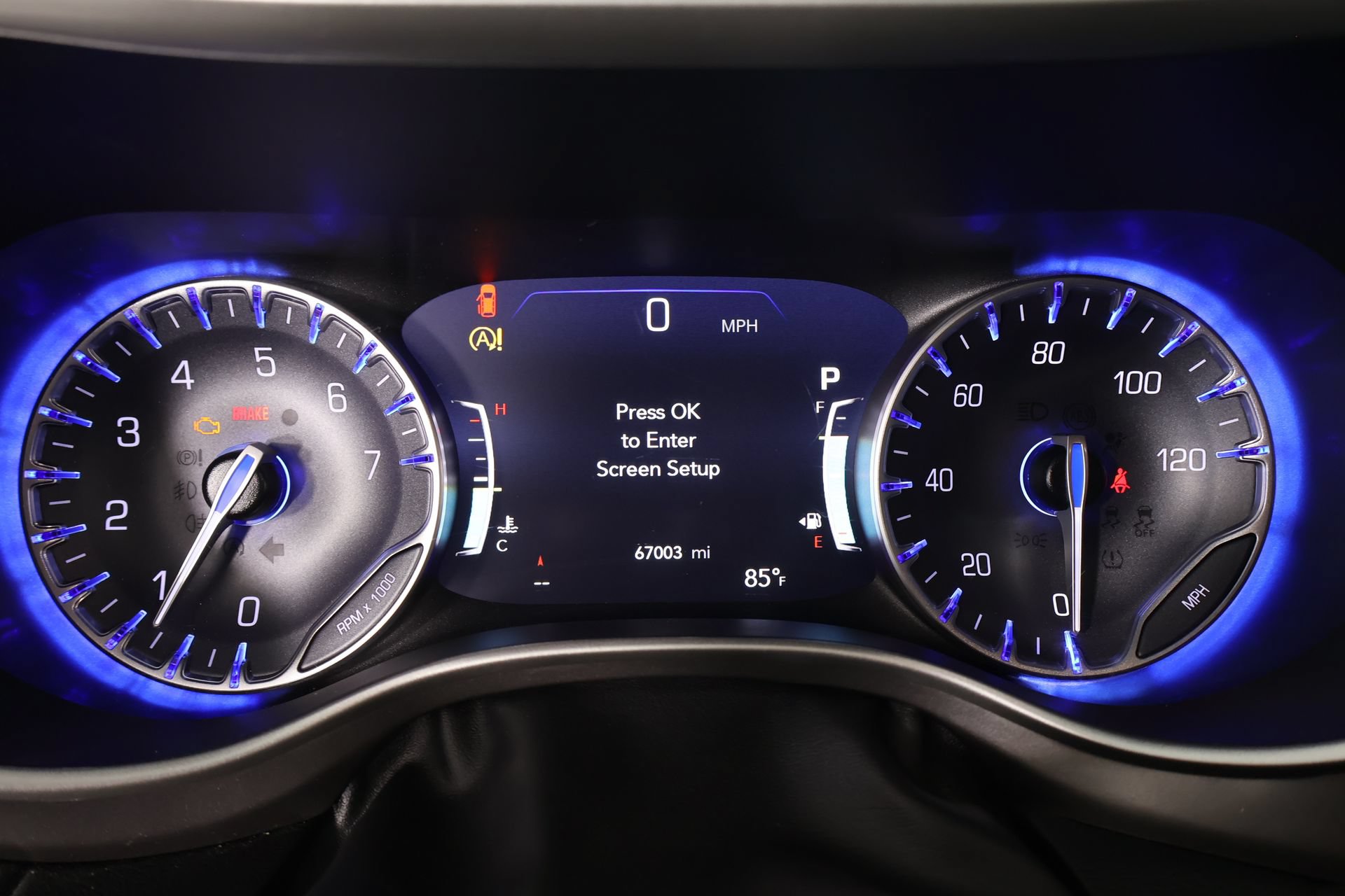 Used 2023 Chrysler Pacifica Touring-L FWD image 4