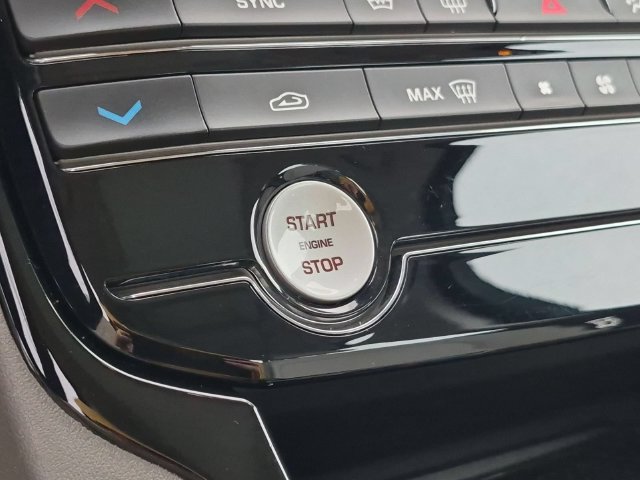 Used 2018 Jaguar XE Premium AWD/4WD image 22