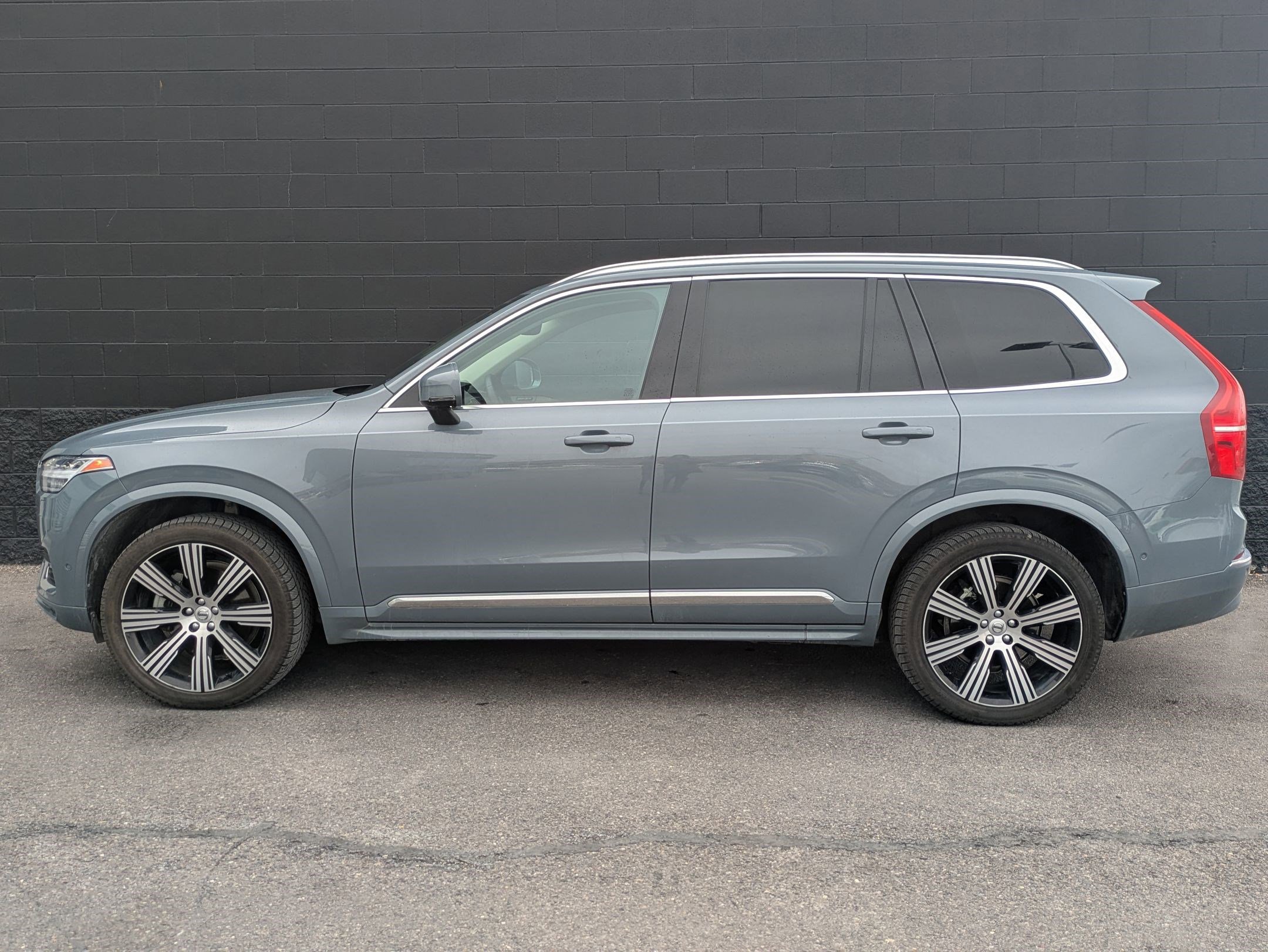 Used 2023 Volvo XC90 B6 Ultimate w/ Protection Package Premier image 8