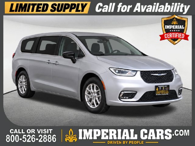 Used 2026 Chrysler Pacifica Select FWD image 1