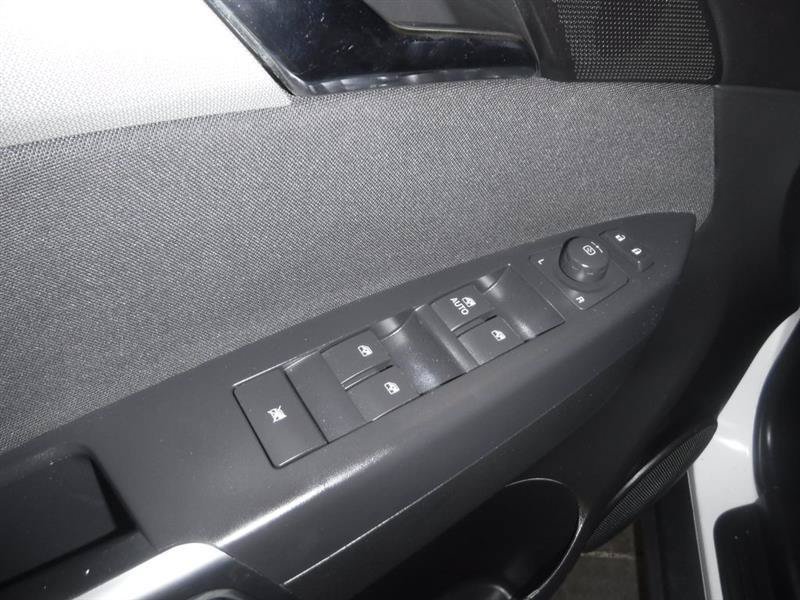 Used 2012 Chevrolet Captiva Sport LS FWD image 39