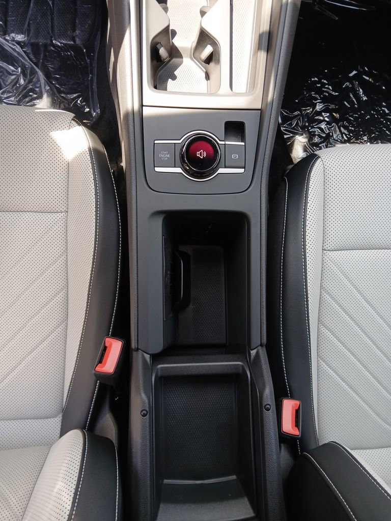 Used 2025 Volkswagen Tiguan SE image 25