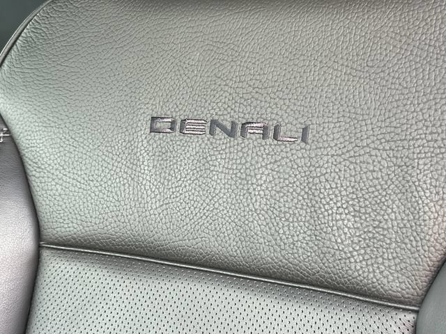 Used 2025 GMC Yukon XL Denali AWD/4WD image 16