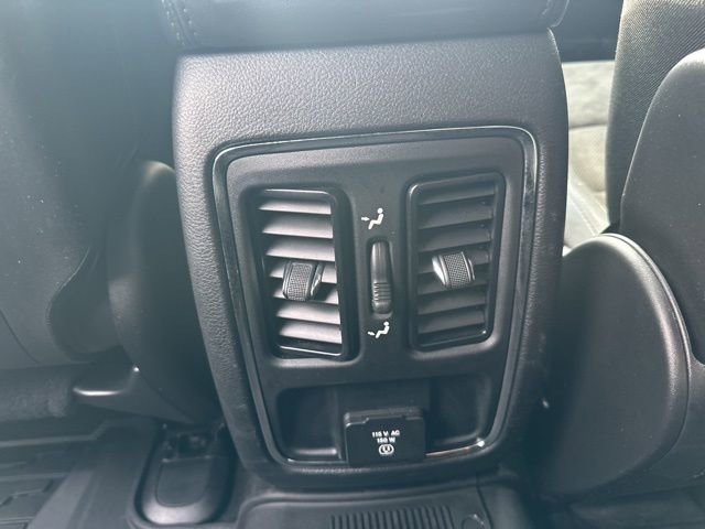 Used 2021 Jeep Grand Cherokee Laredo X image 24