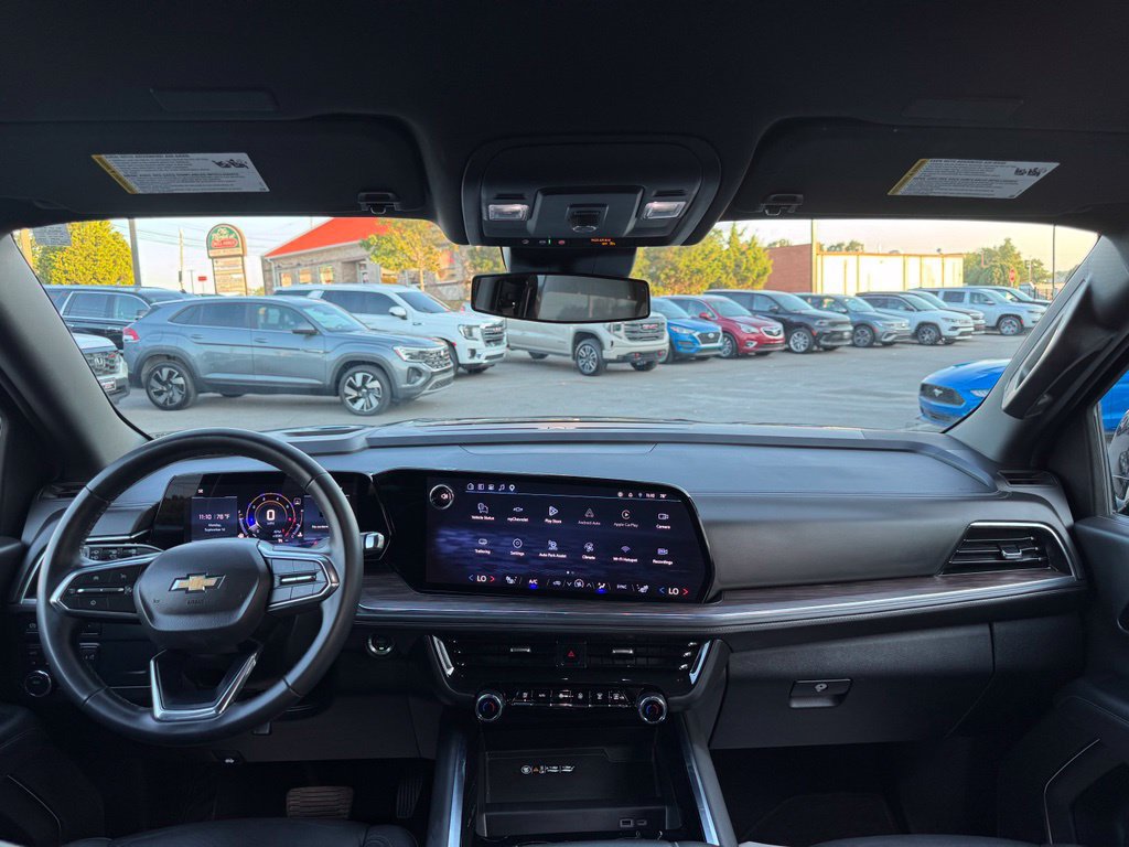 Used 2025 Chevrolet Suburban LT AWD/4WD image 19