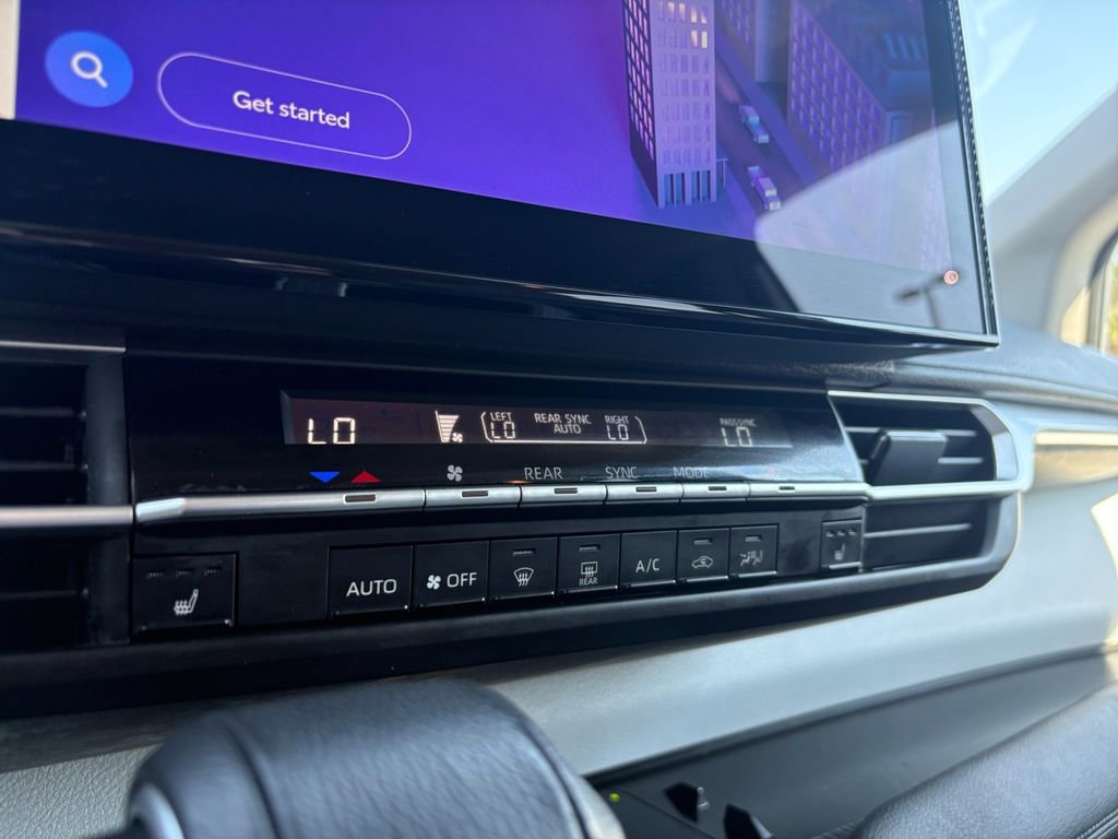 Used 2025 Toyota Sienna XLE image 27