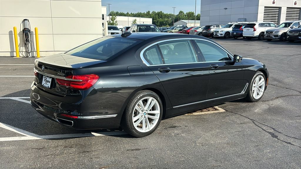 Used 2019 BMW 750i xDrive w/ Autobahn Package AWD/4WD image 30