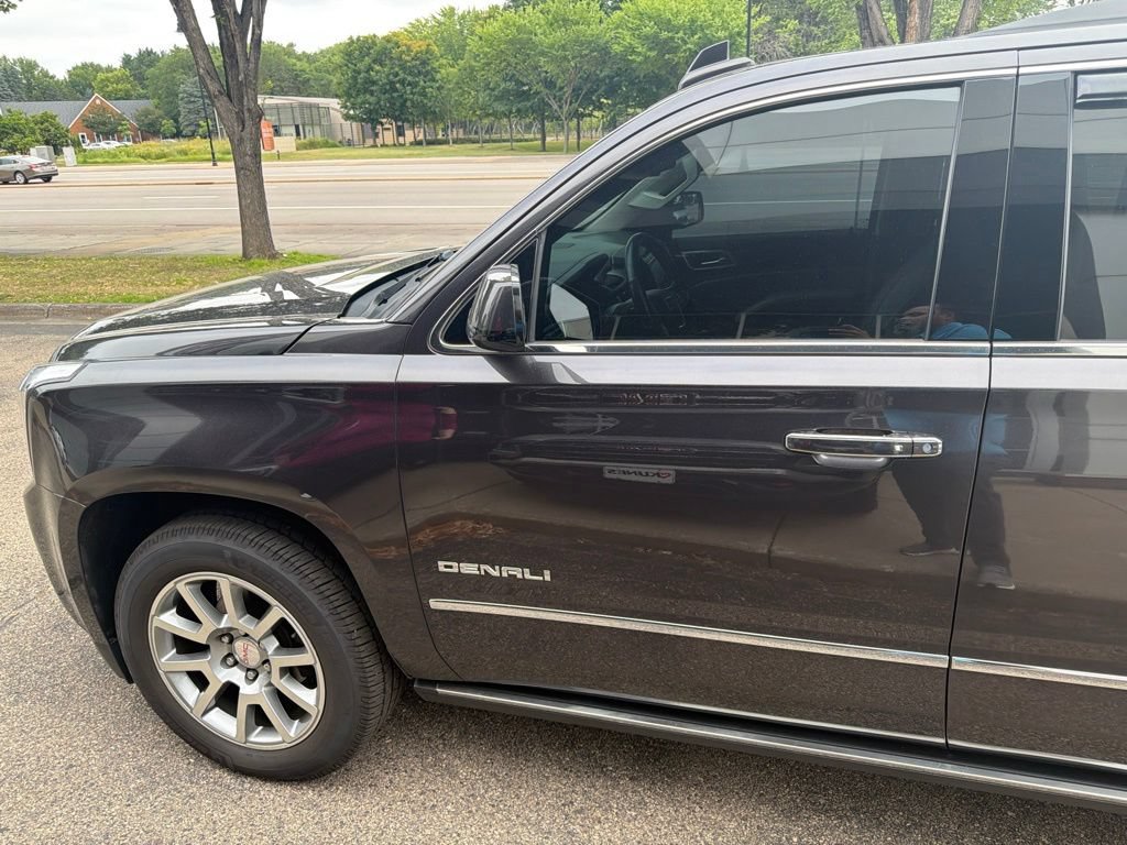 Used 2017 GMC Yukon Denali AWD/4WD image 2