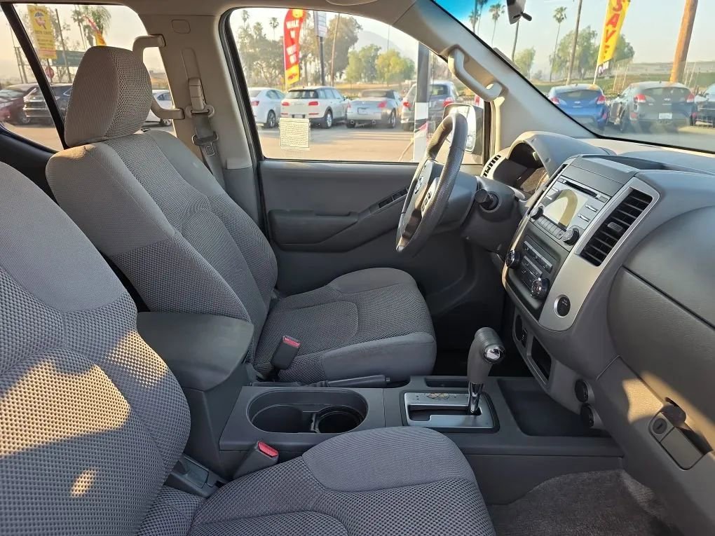 Used 2013 Nissan Frontier SV RWD image 28