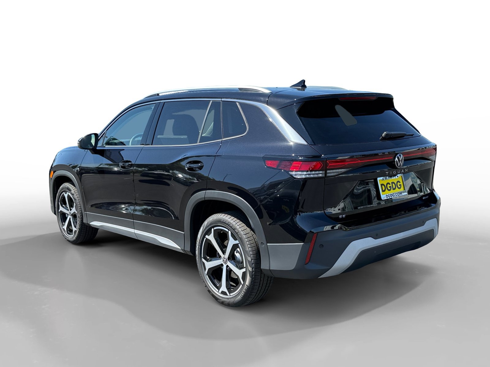 New 2026 Volkswagen Tiguan SE AWD/4WD image 3