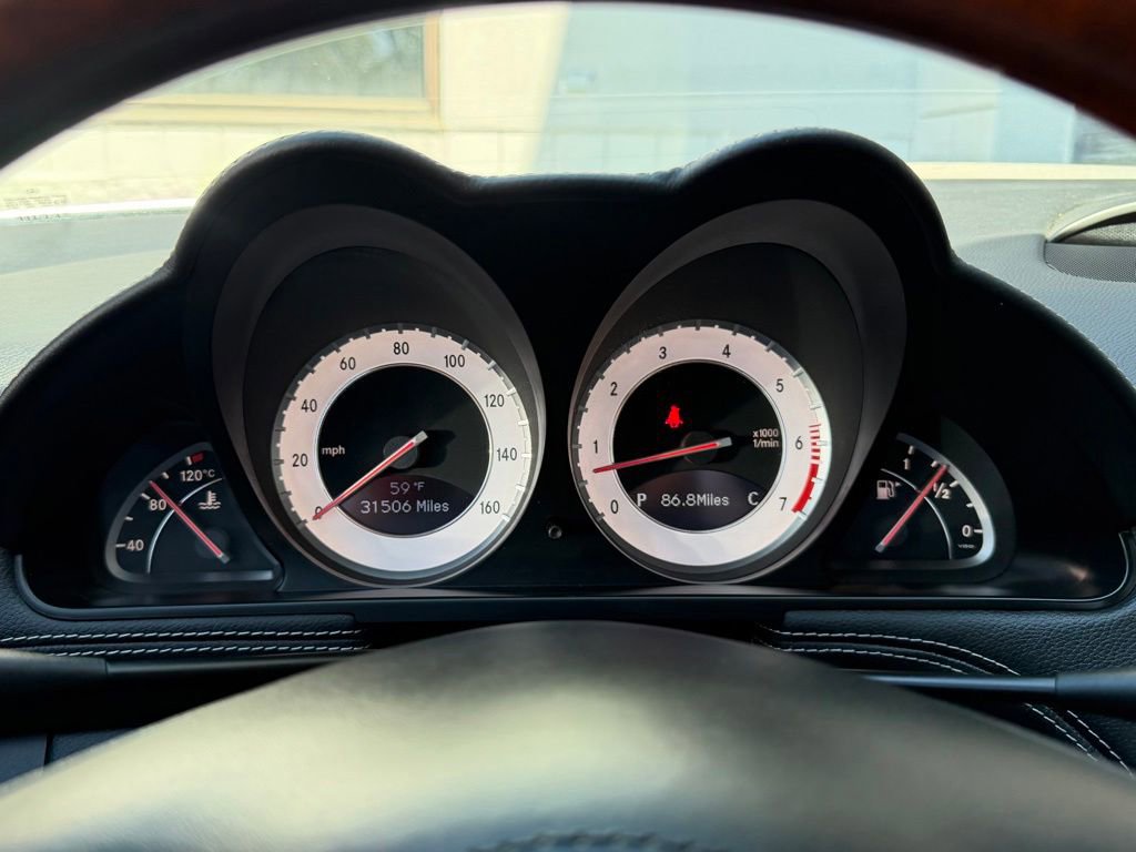 Used 2011 Mercedes-Benz SL 550 image 31