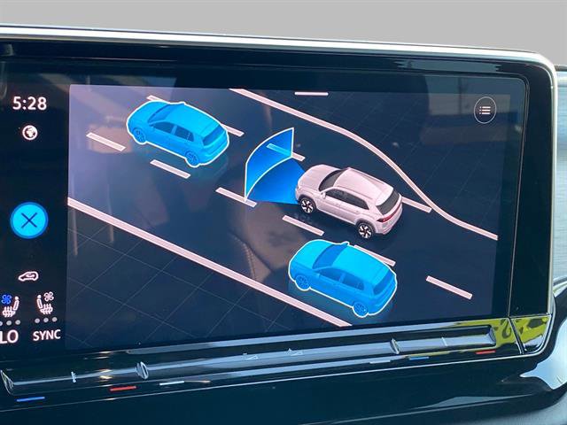 Used 2024 Volkswagen Atlas Cross Sport SE image 32