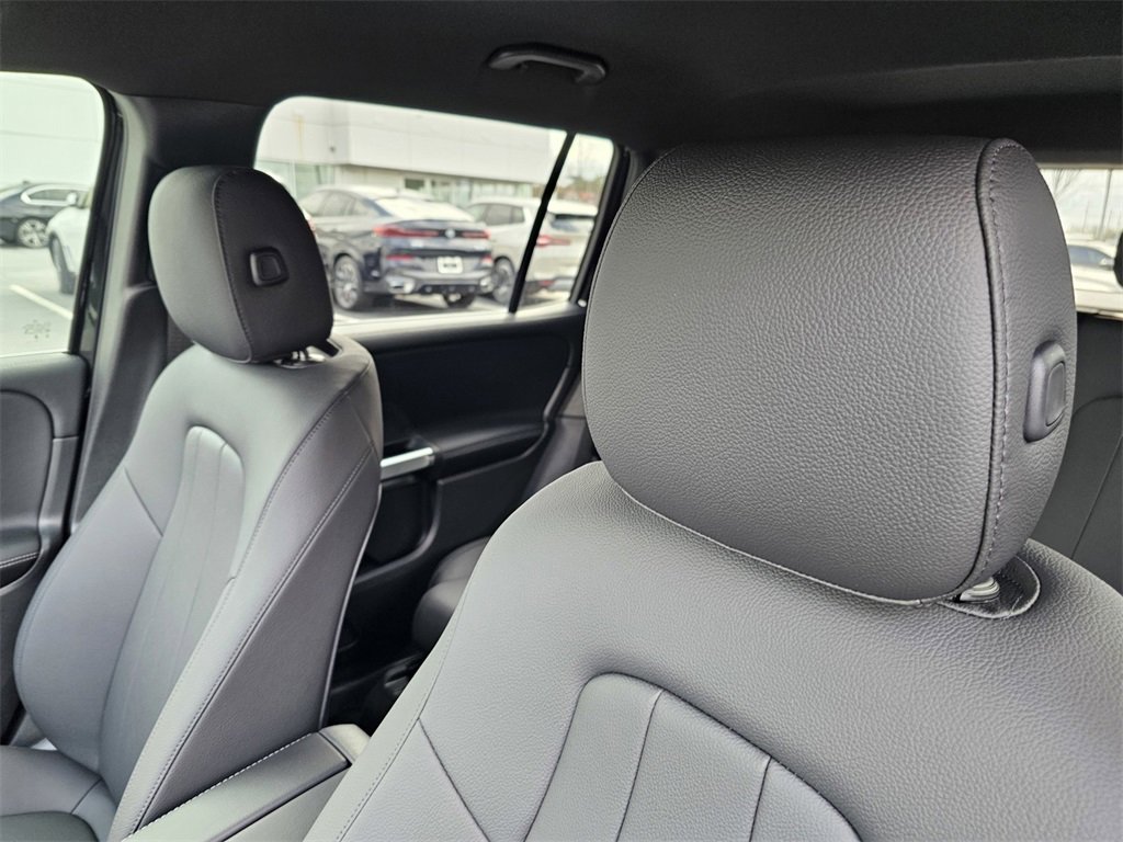 Used 2025 Mercedes-Benz GLB 250 image 17