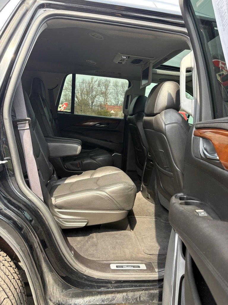 Used 2016 Cadillac Escalade Luxury image 12