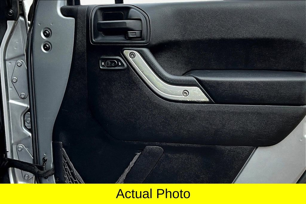 Used 2016 Jeep Wrangler Unlimited Sahara w/ Connectivity Group image 19