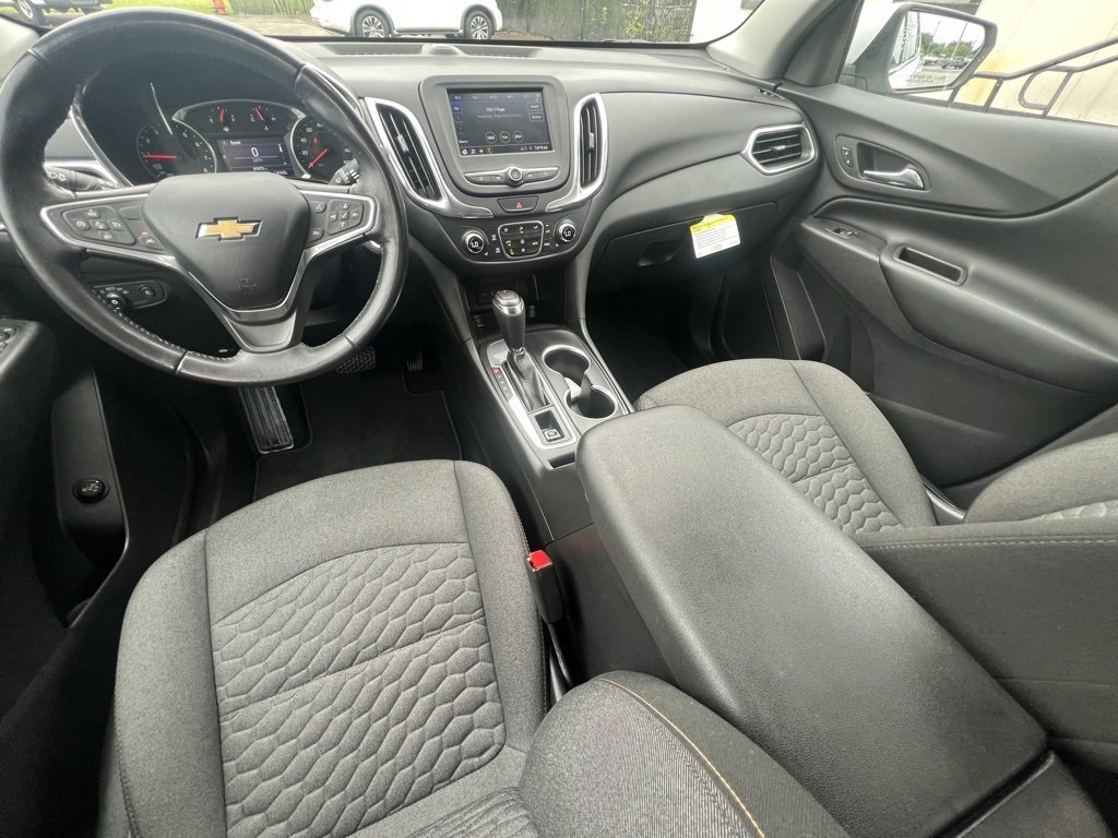 Used 2020 Chevrolet Equinox LT w/ Driver Convenience Package image 3