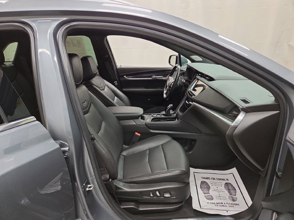 Used 2022 Cadillac XT5 Premium Luxury w/ LPO, Floor Liner Package AWD/4WD image 12