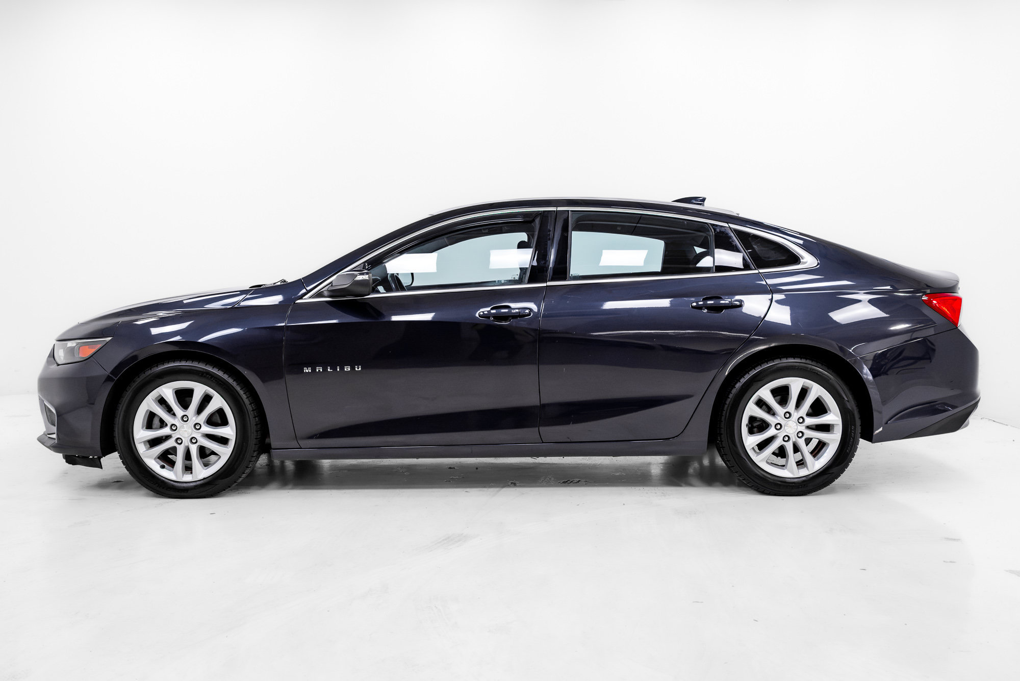 Used 2016 Chevrolet Malibu LT FWD image 25