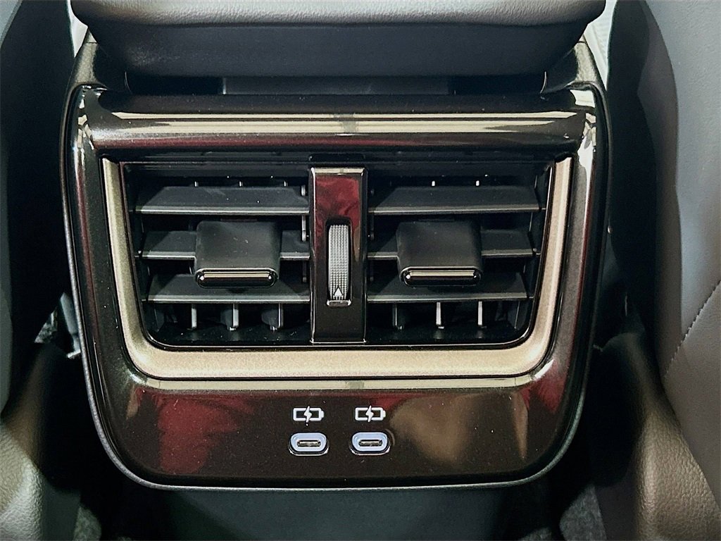 New 2025 Toyota Crown Signia image 25