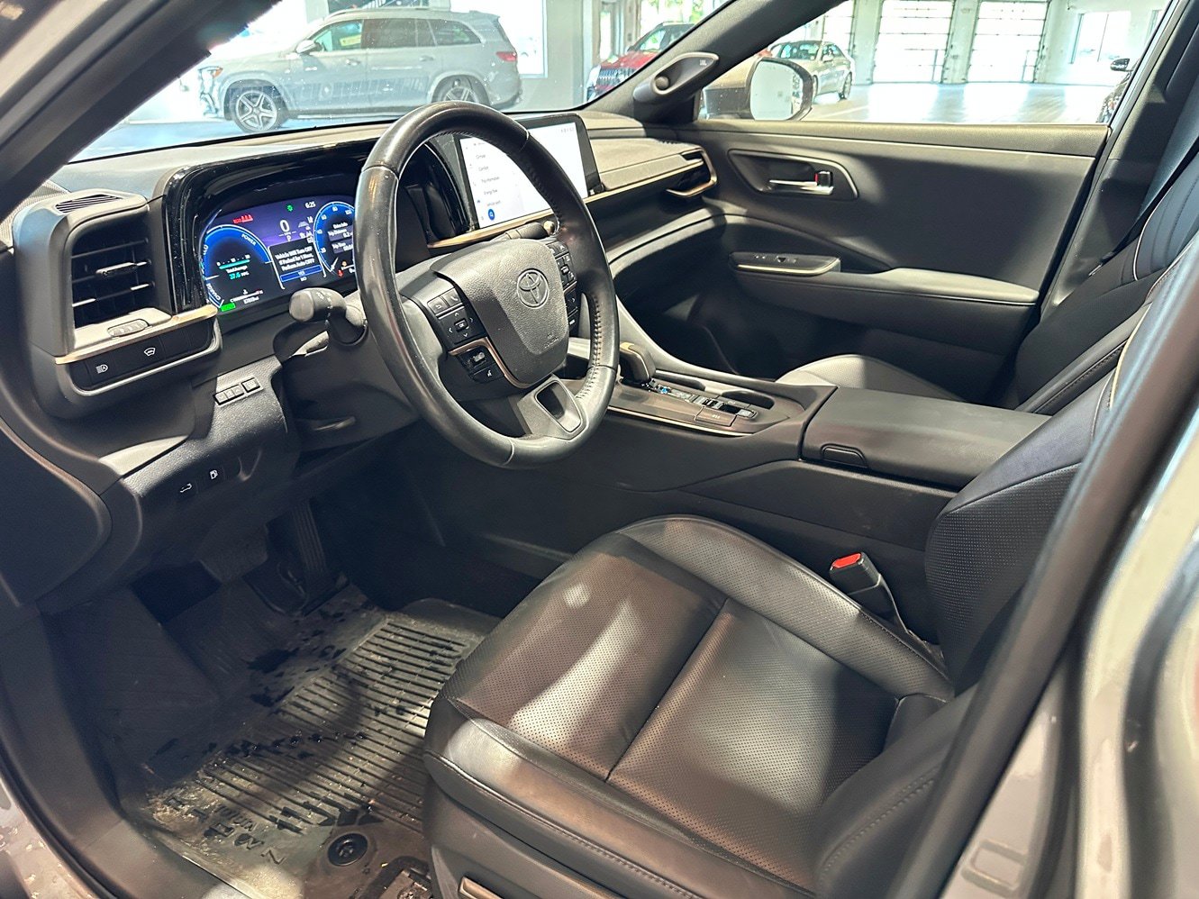 Used 2023 Toyota Crown Platinum AWD/4WD image 7