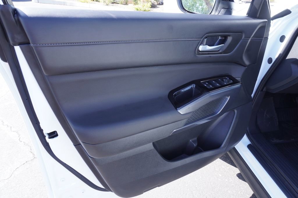 New 2026 Nissan Pathfinder SL image 15