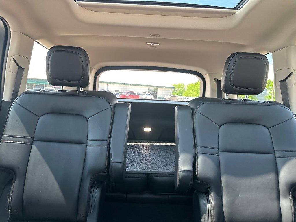 Used 2023 Lincoln Aviator AWD w/ Premium Package image 34