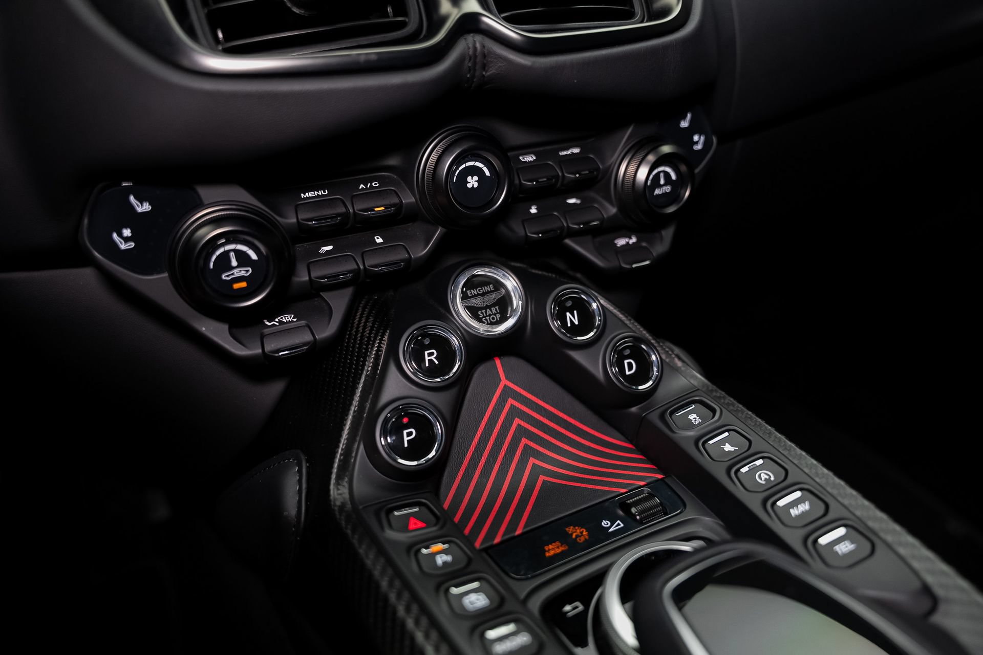 Used 2022 Aston Martin V8 Vantage Coupe RWD image 59