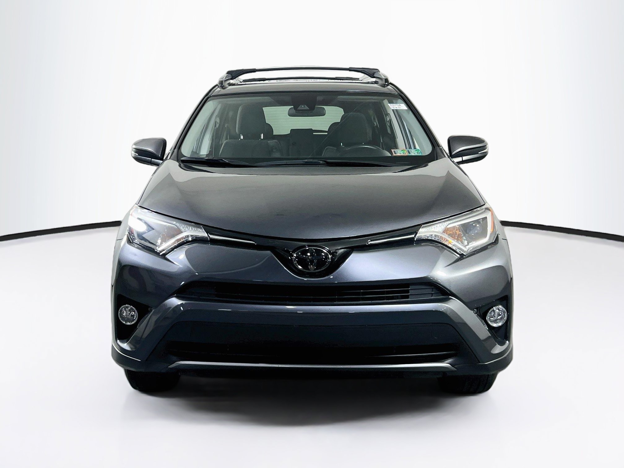 Used 2018 Toyota RAV4 XLE AWD/4WD image 2