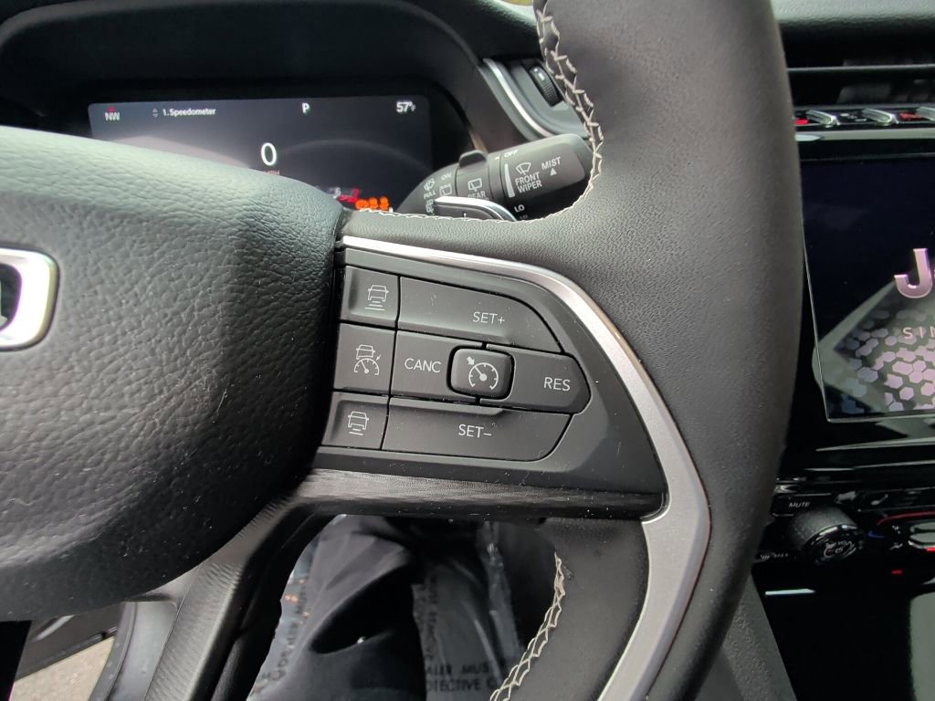 Used 2025 Jeep Grand Cherokee Altitude image 19