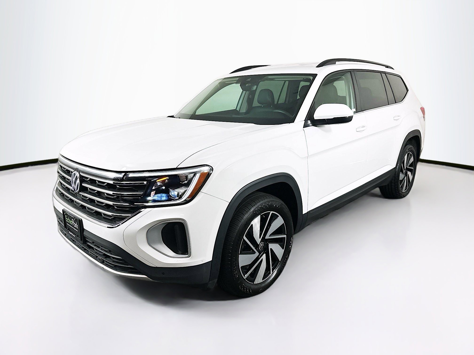 Used 2025 Volkswagen Atlas SE image 3