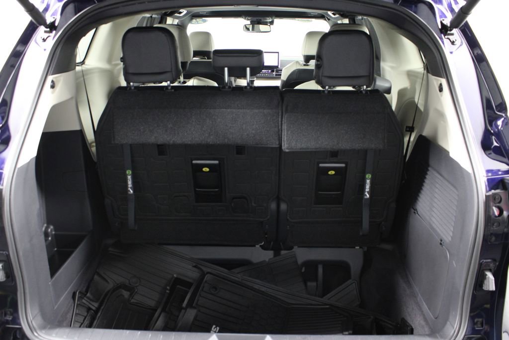 Used 2025 Toyota Sienna Platinum image 16