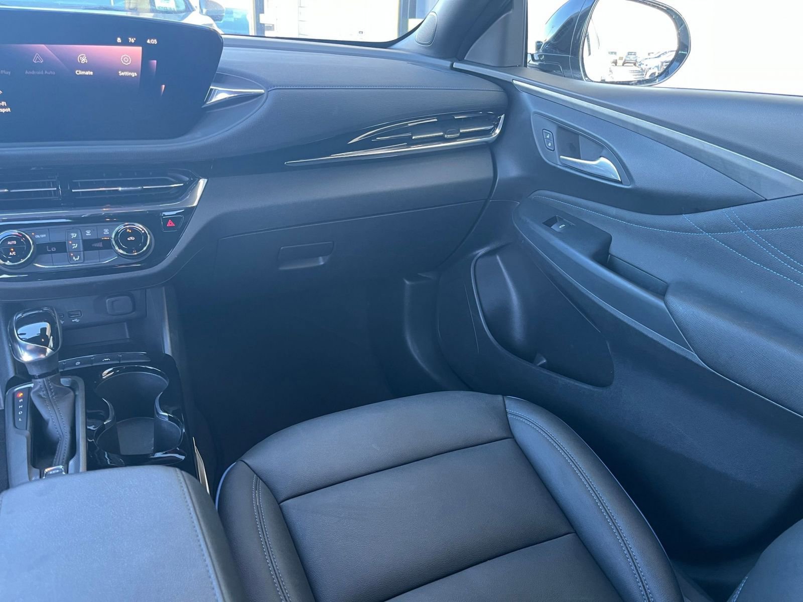 Used 2025 Buick Envista Sport Touring image 34