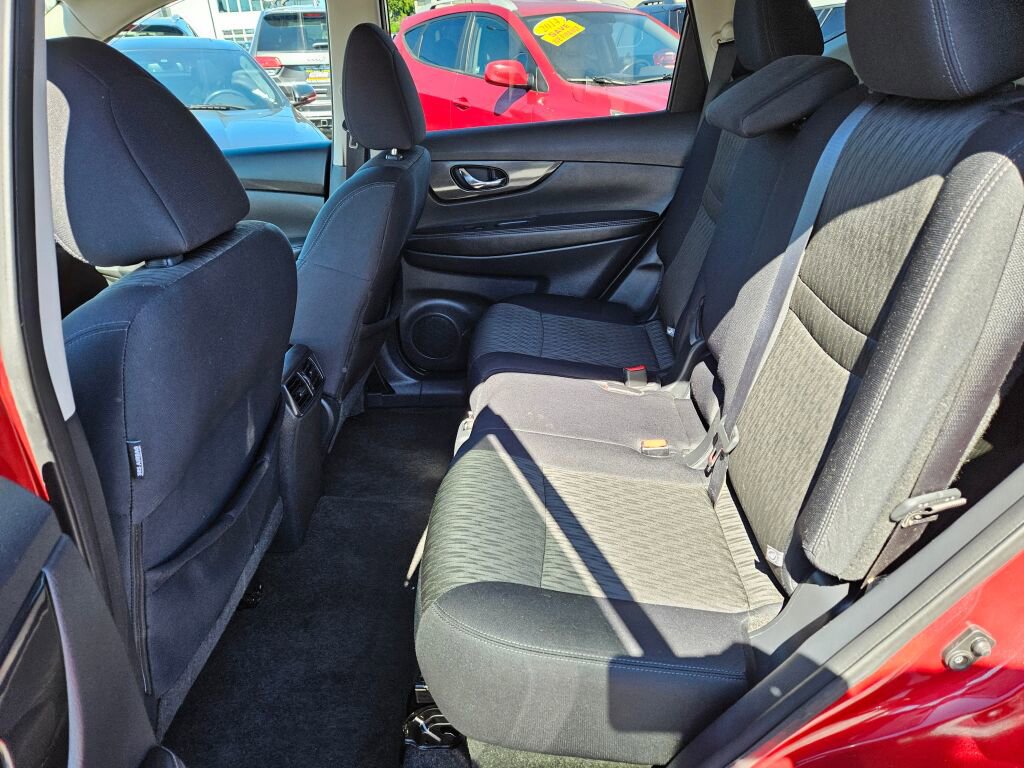 Used 2018 Nissan Rogue SV image 14