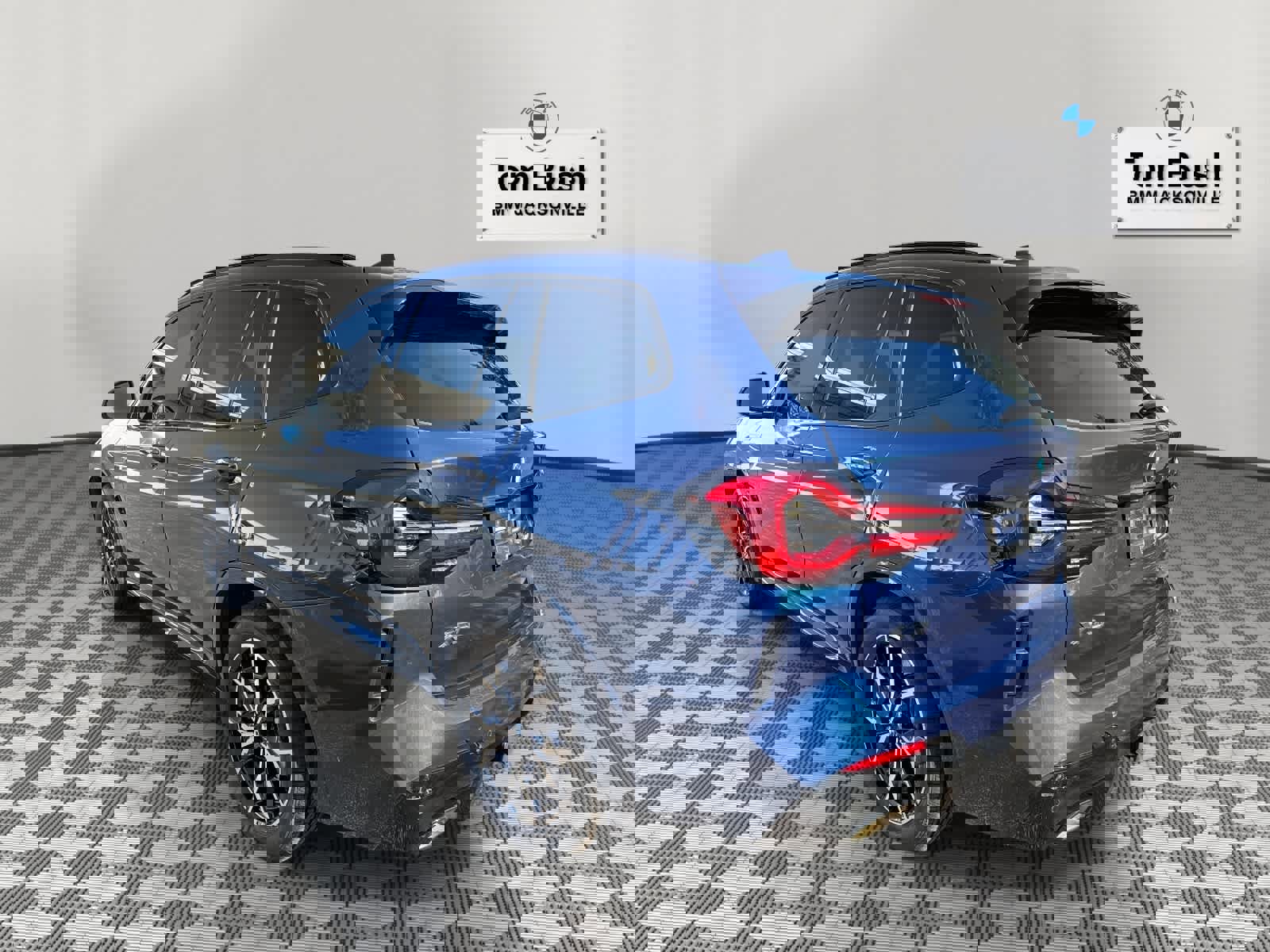 Certified 2023 BMW X3 xDrive30i w/ M Sport Package image 5