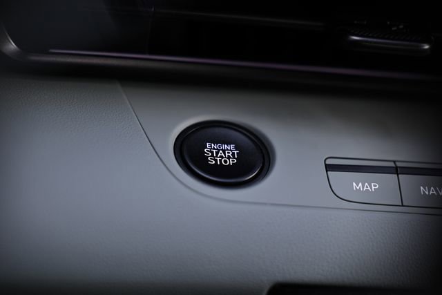 Certified 2025 Hyundai Elantra Limited FWD image 32