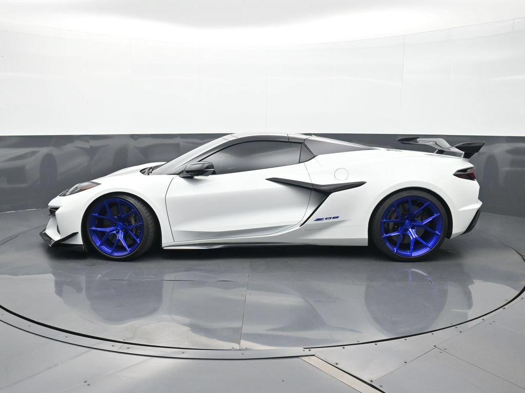 Used 2024 Chevrolet Corvette Z06 RWD image 2