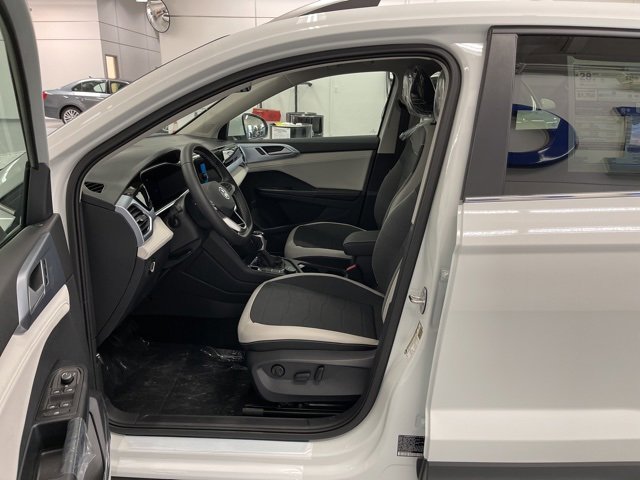 New 2026 Volkswagen Taos SE image 9