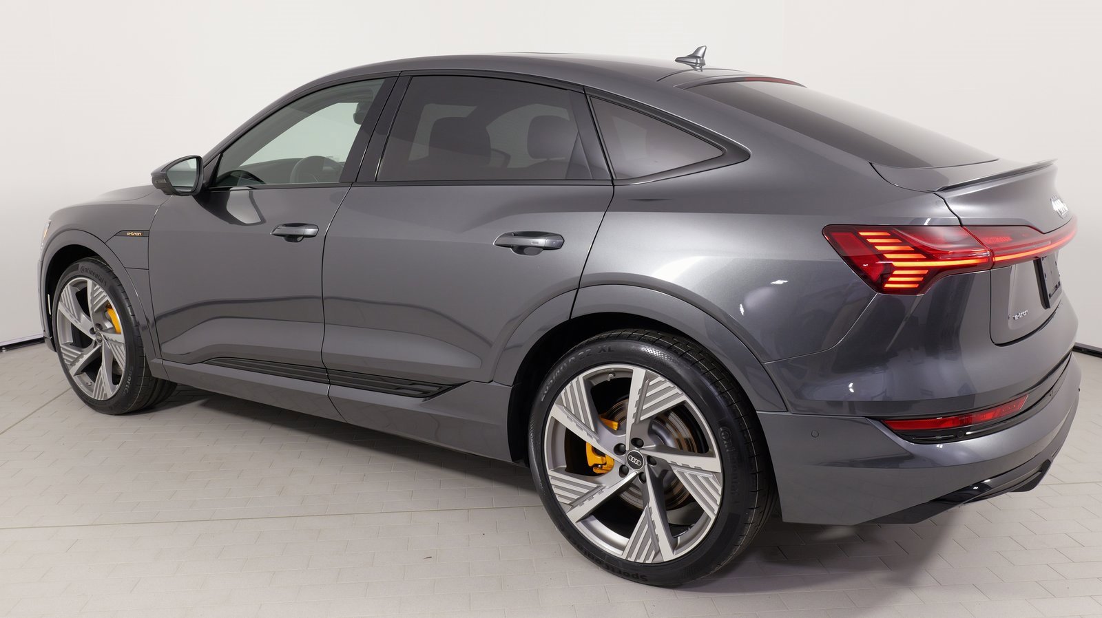 Used 2023 Audi e-tron Prestige w/ Prestige Package image 16