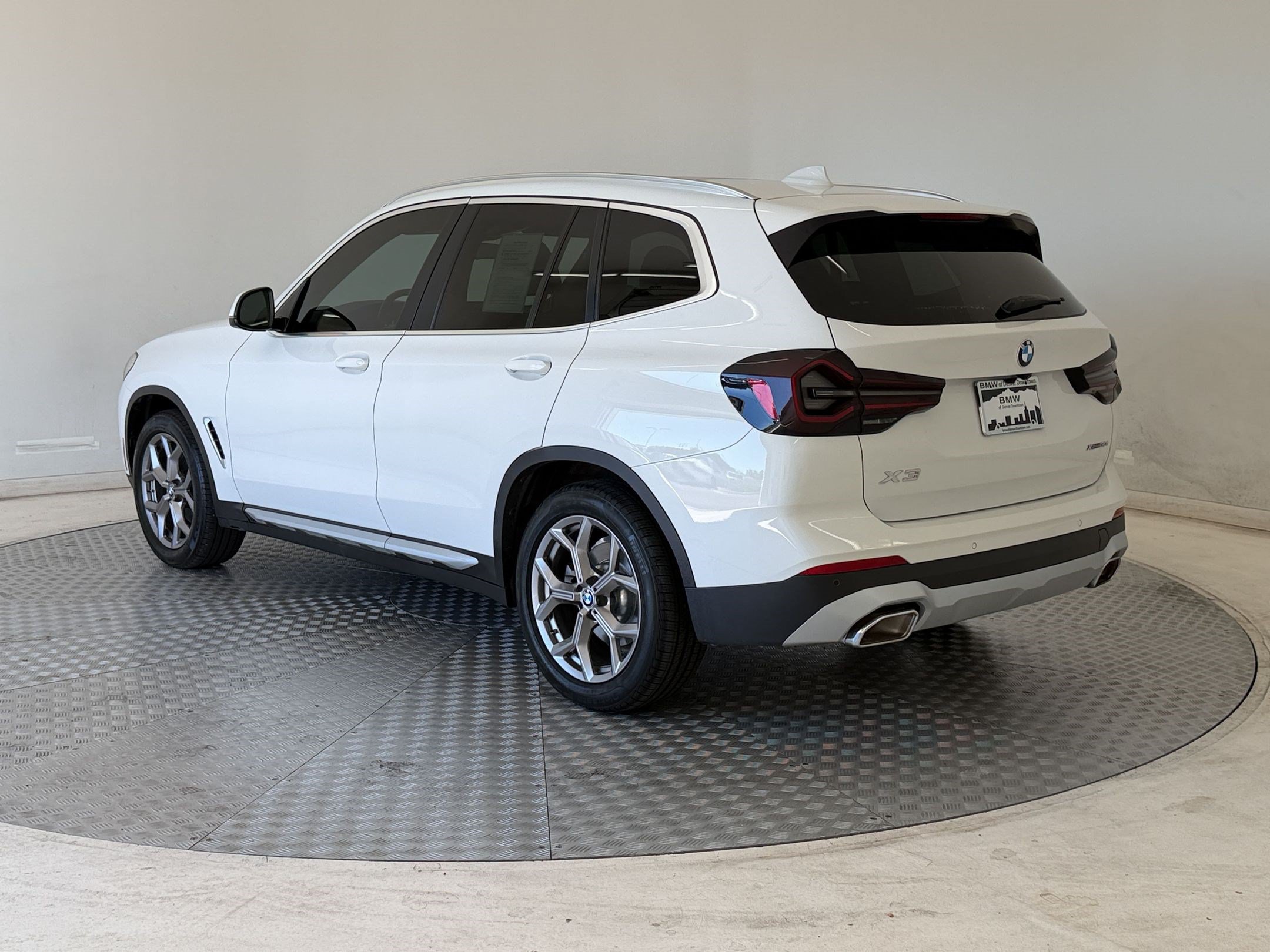 Used 2023 BMW X3 xDrive30i w/ Premium Package w/ZPA AWD/4WD image 3
