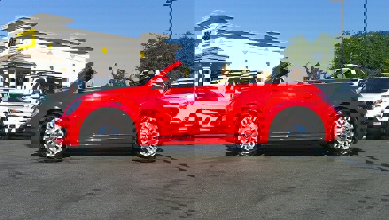 Used 2013 Volkswagen Beetle 2.5 image 3