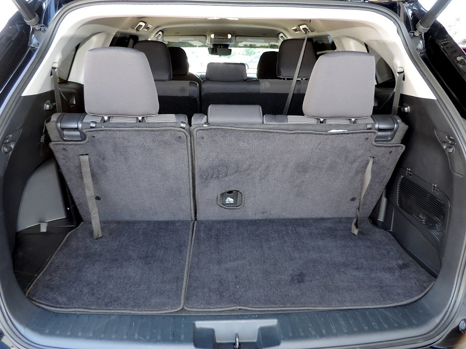 Used 2023 Toyota Highlander LE FWD image 20