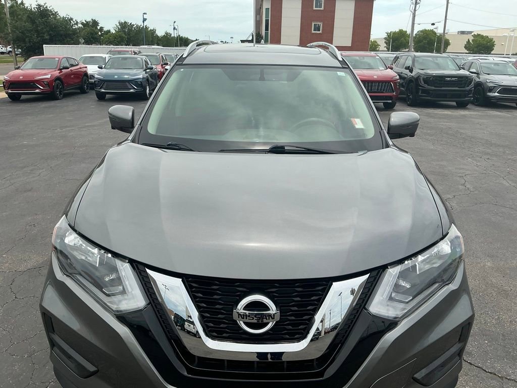 Used 2017 Nissan Rogue SV FWD image 3