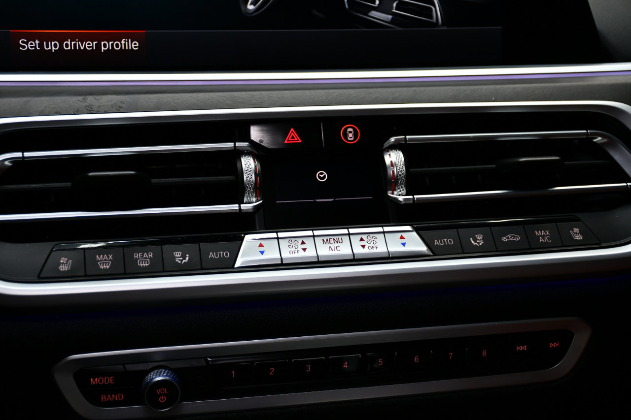 Used 2022 BMW X7 M50i w/ Executive Package image 31