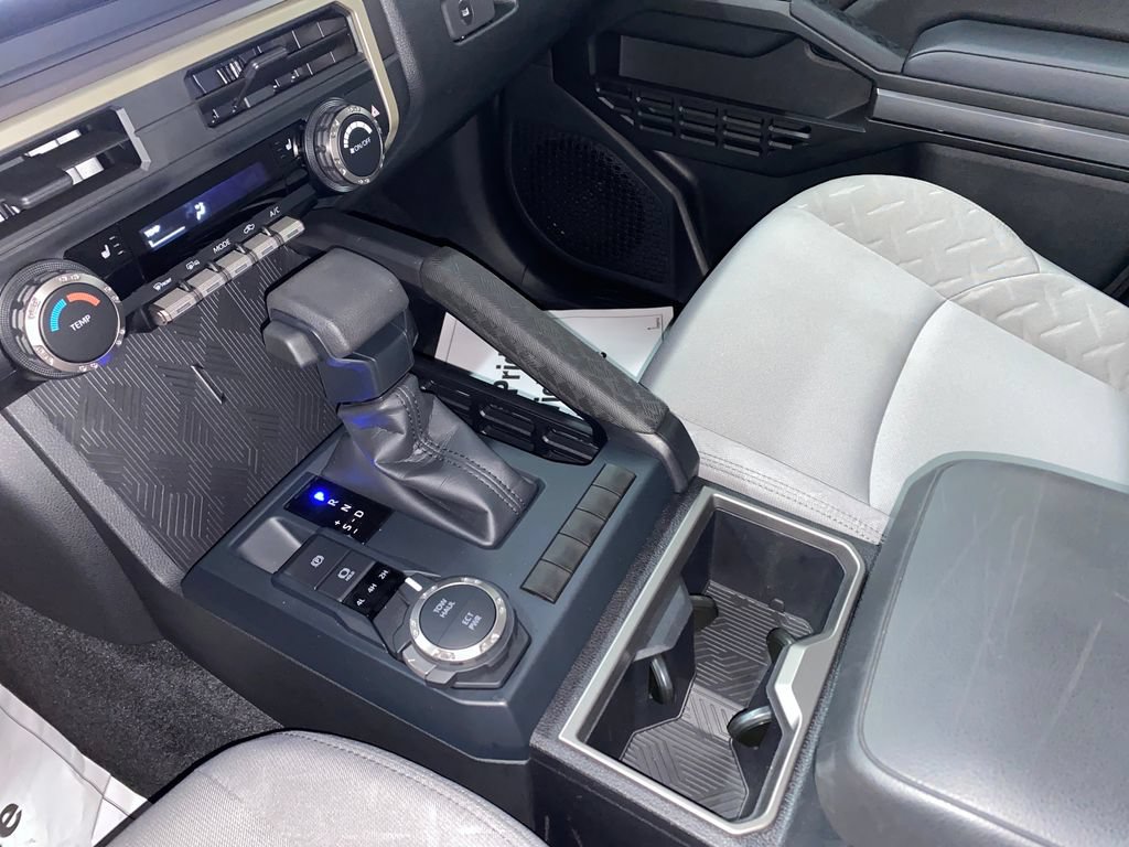 Used 2025 Toyota Tacoma SR5 AWD/4WD image 18