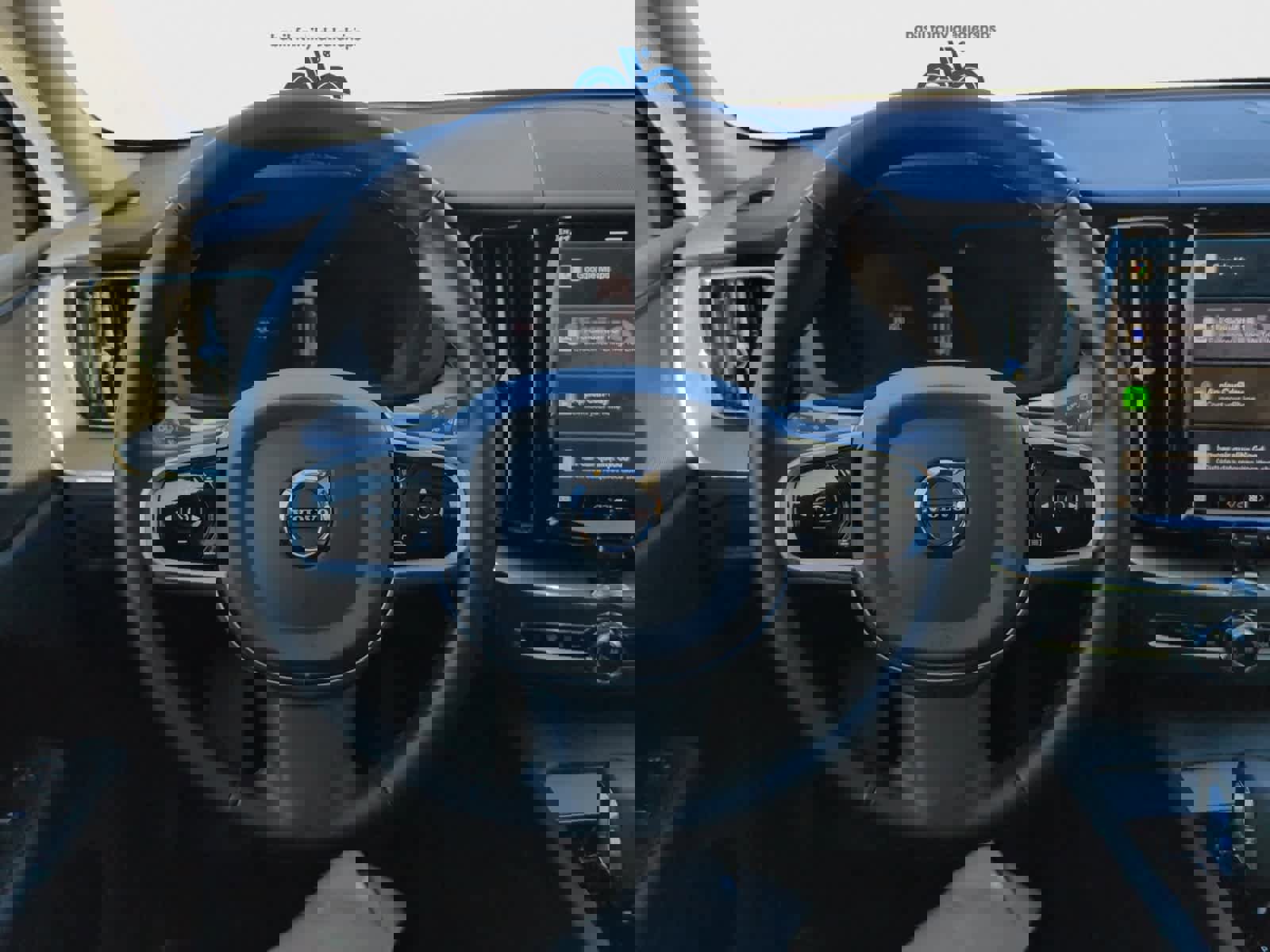 Used 2025 Volvo XC60 B5 Plus image 13