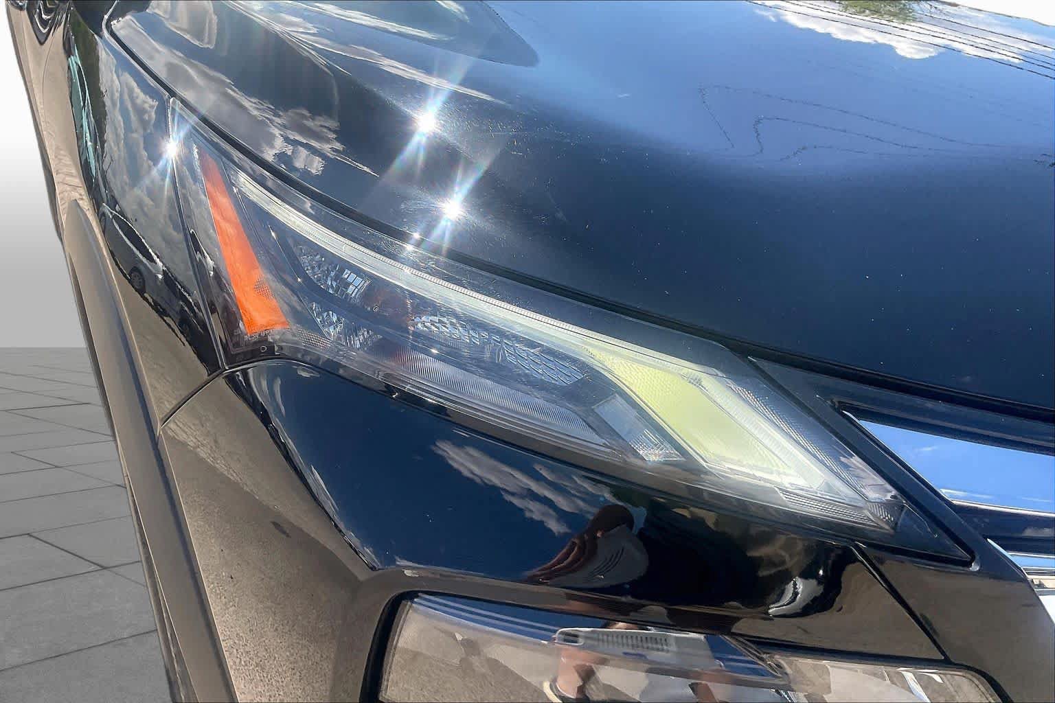 Used 2025 Nissan Rogue SV FWD image 27