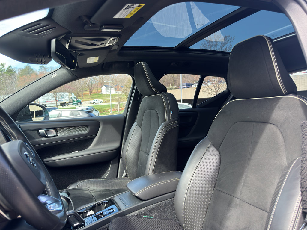 Used 2020 Volvo XC40 T5 R-Design w/ Protection Package Premier image 8